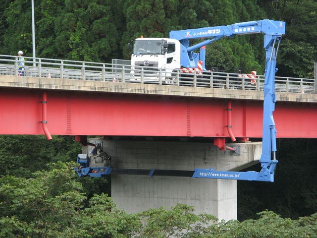 橋梁点検車