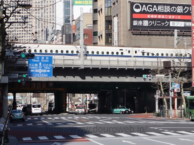 新橋駅銀座口前交差点の写真