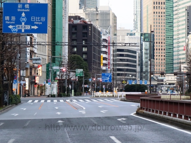 三原橋交差点の写真