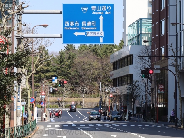 赤坂郵便局前交差点の南の交差点の写真
