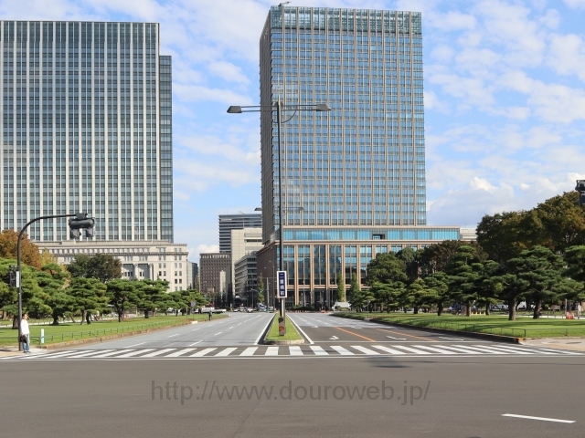 二重橋前交差点の写真