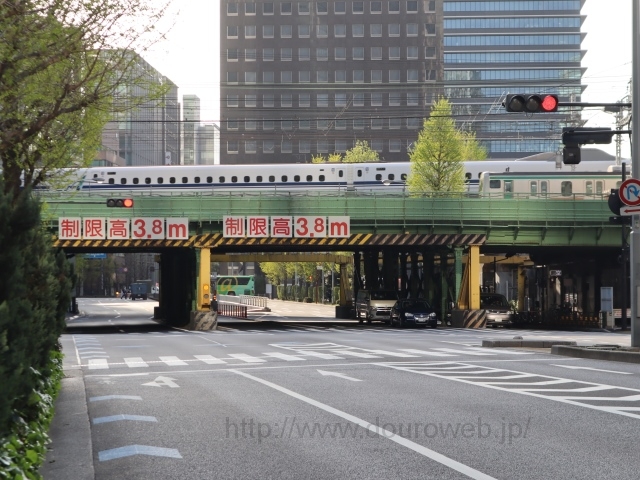 JR線の跨道橋の写真