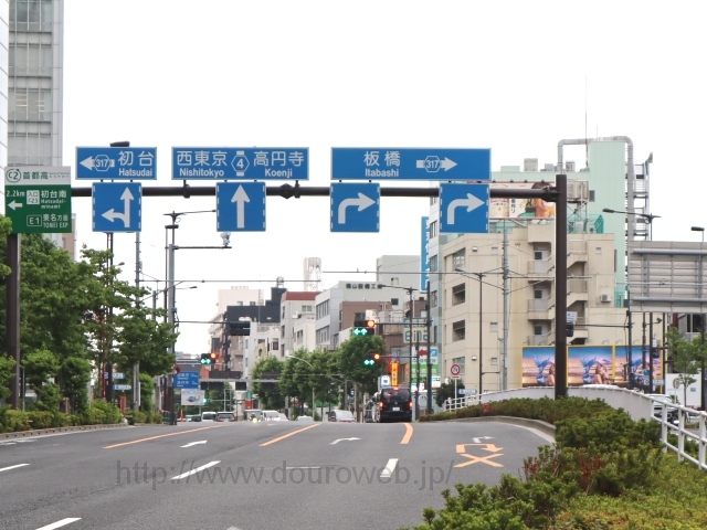 中野坂上交差点の写真