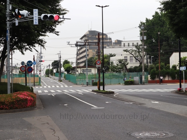 武蔵野病院前交差点の写真