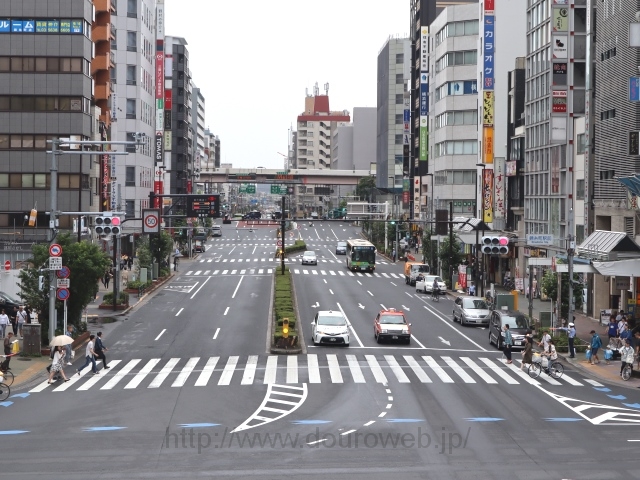 錦糸町駅前交差点から南の7車線区間の写真