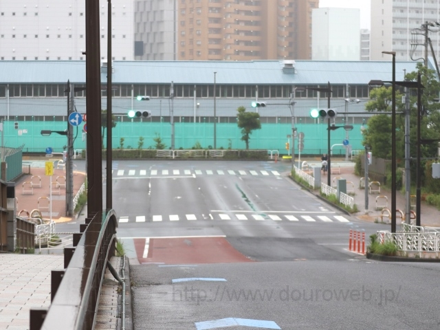 ���g���[��ԗ���n�̑O�̌����_�̎ʐ^