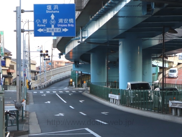 新今井橋の下の交差点の写真