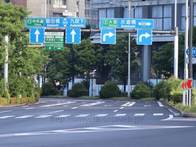 平川門交差点の写真