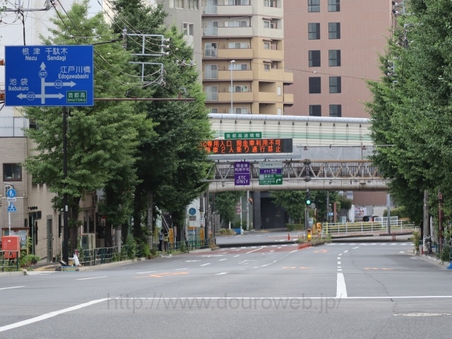 護国寺西交差点の写真