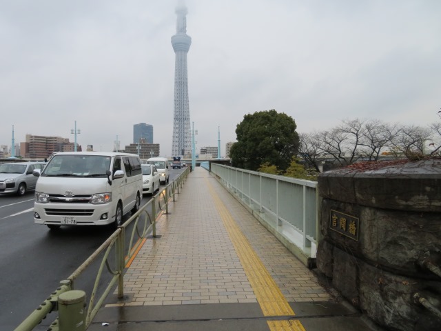 言問橋の橋上の歩道