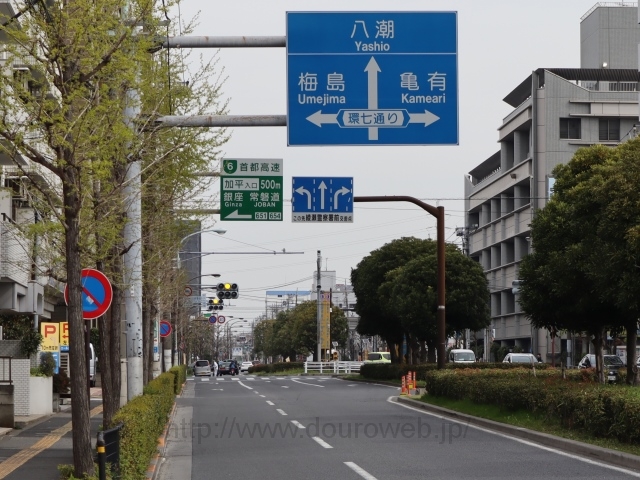 綾瀬警察署前交差点の写真