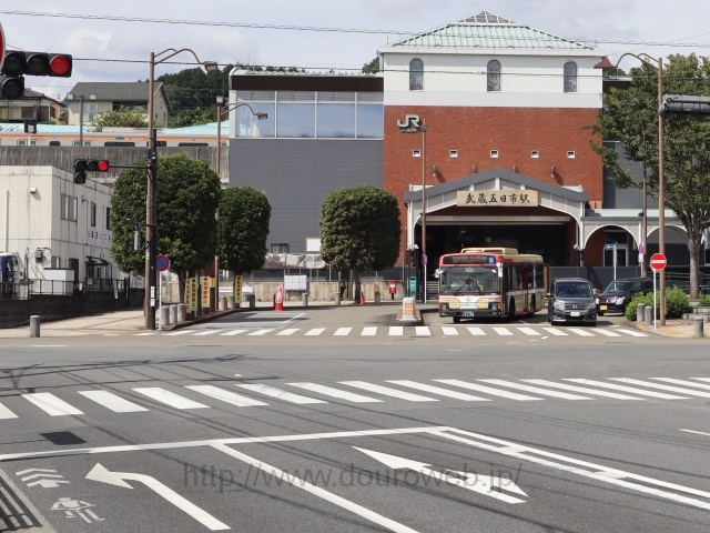 武蔵五日市駅前交差点の写真