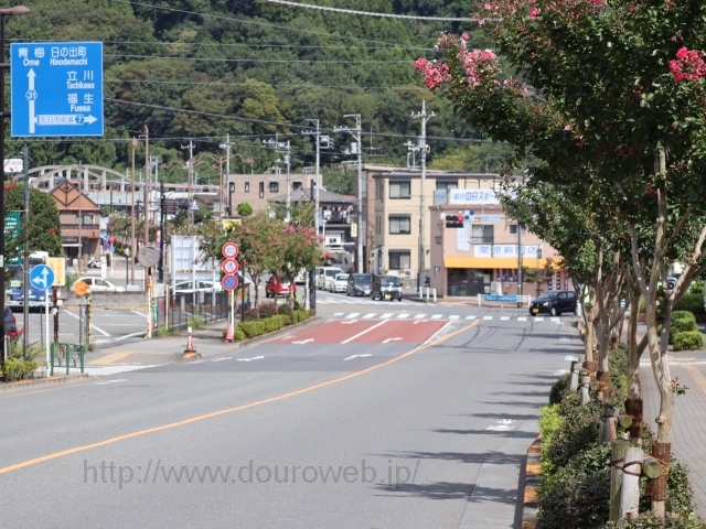 武蔵五日市駅前交差点の写真