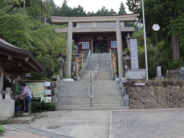 神代のケヤキ説明~武蔵御嶽神社の写真
