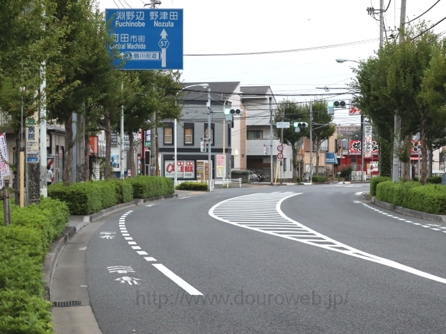 金井入口交差点の写真