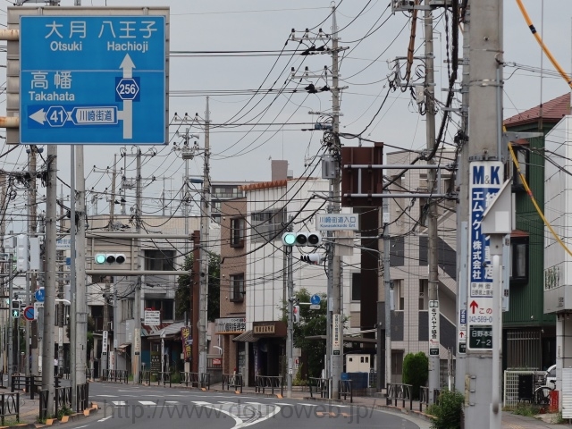 川崎街道入口交差点の写真