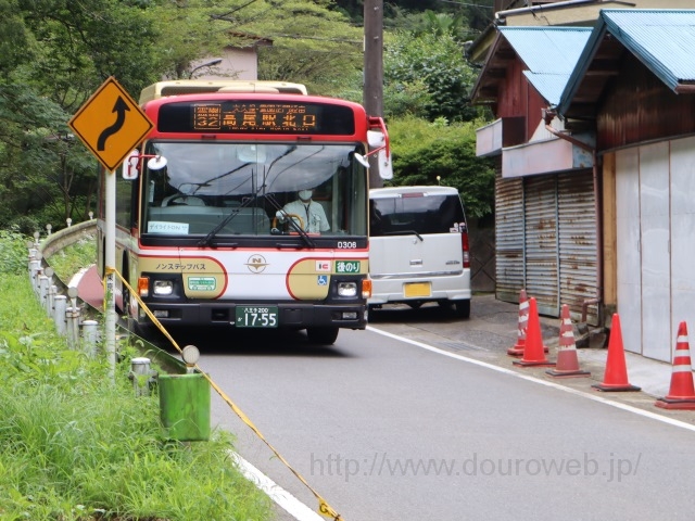 陣馬高原下バス停の写真