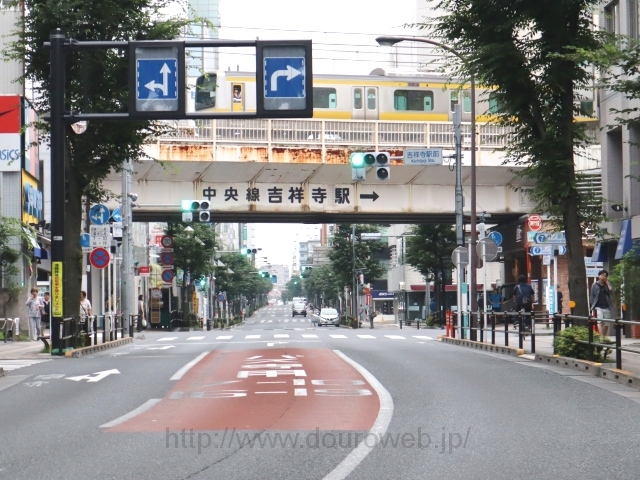 吉祥寺駅前交差点の写真