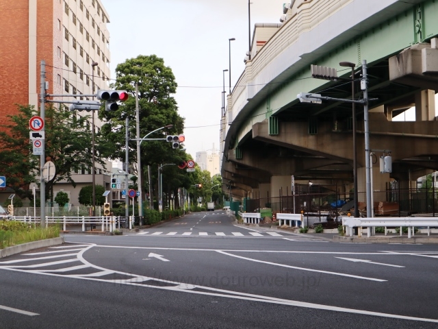 上北沢駅入口交差点の写真