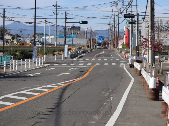 岩蔵街道との交差点の写真