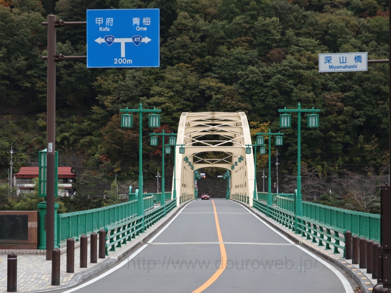 深山橋交差点の写真